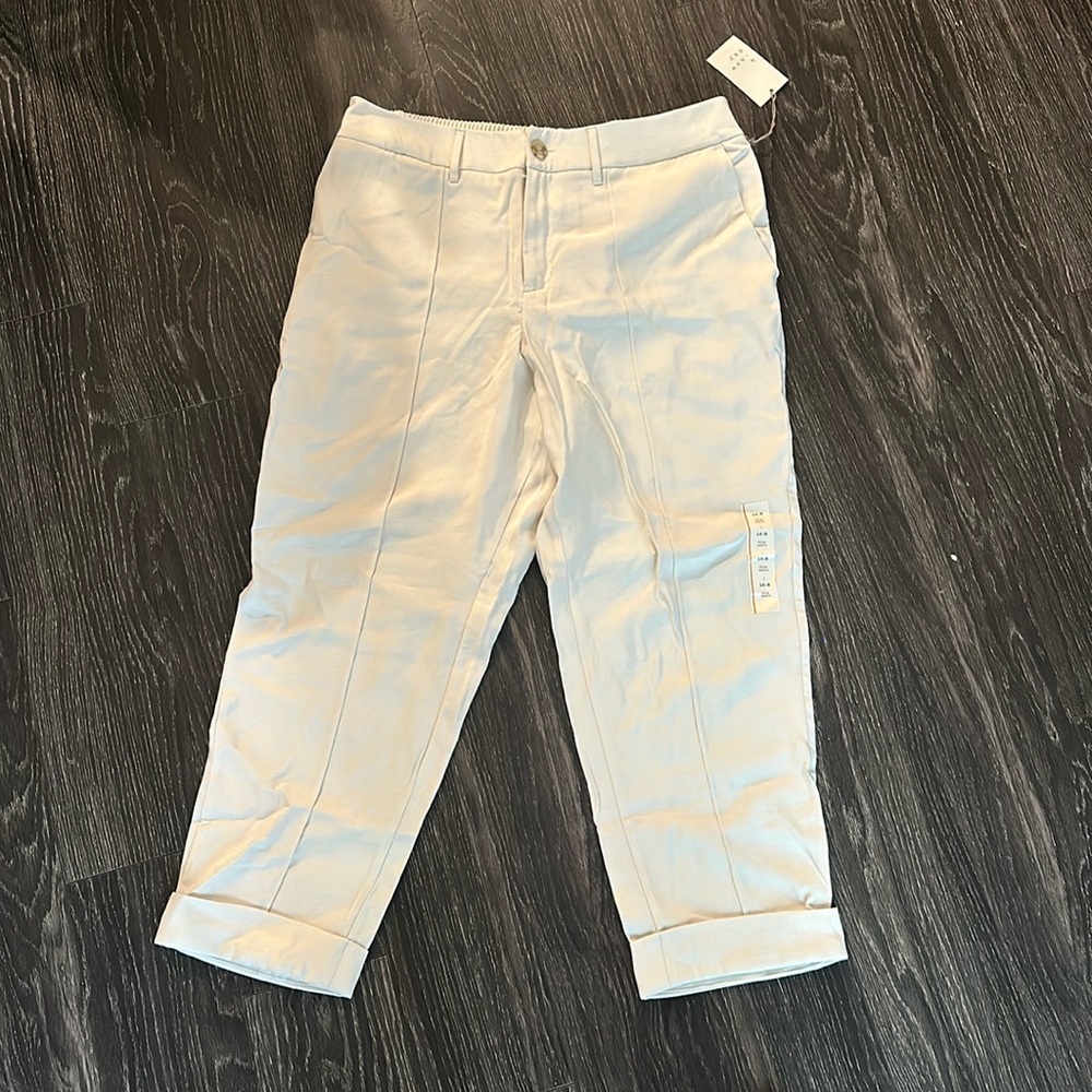 New beige tailored pants. Never worn! Great to wear to work!